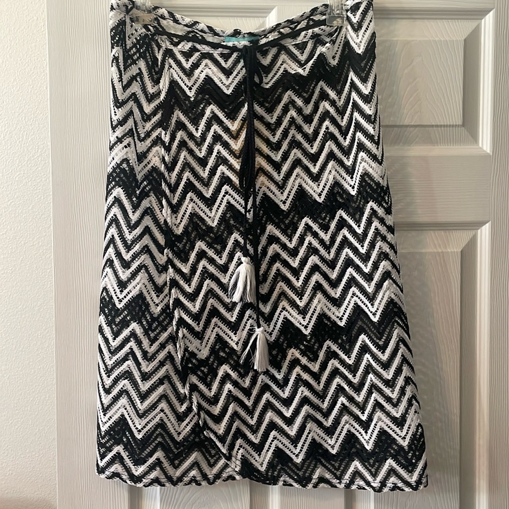 NWT Aruba Blue Wrap Skirt. Sz XL Color Black & White Chevron crochet.